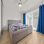 Klimatizovaný Apartmánový Dom S Vyhrievaným Bazénom, 10b Casa de Férias Senec
