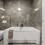 Klimatizovaný Apartmánový Dom S Vyhrievaným Bazénom, 10b *