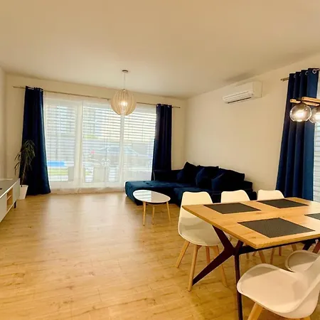 Holiday home Klimatizovany Apartmanovy Dom S Bazenom, 10b