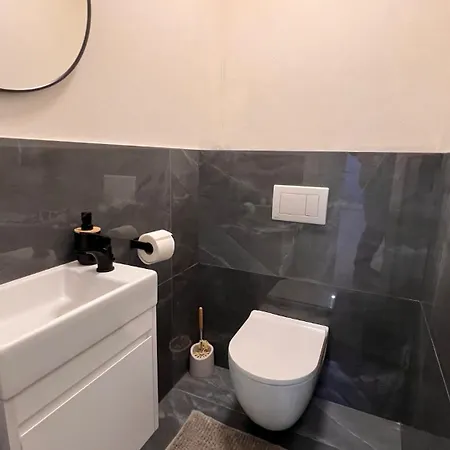 Klimatizovany Apartmanovy Dom S Bazenom, 10b