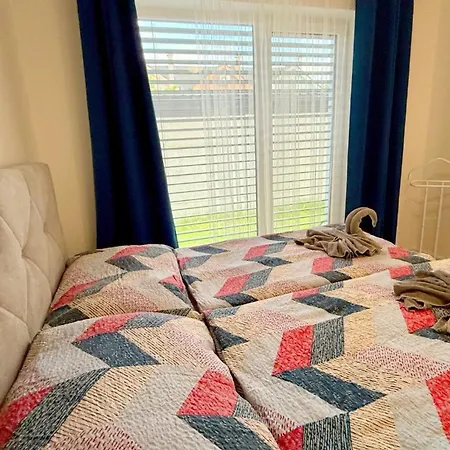 Holiday home Klimatizovany Apartmanovy Dom S Bazenom, 10b Senec