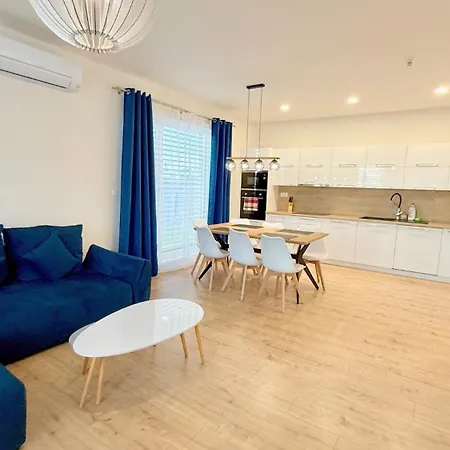 Klimatizovany Apartmanovy Dom S Bazenom, 10b * Senec