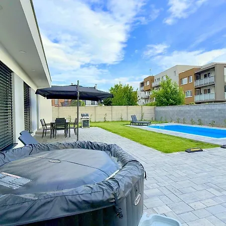 Holiday home Klimatizovany Apartmanovy Dom S Bazenom, 10b *