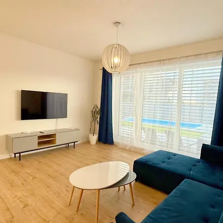 Holiday home Klimatizovany Apartmanovy Dom S Bazenom, 10b