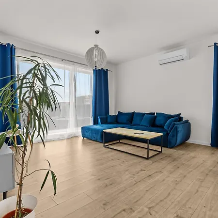 Klimatizovany Apartmanovy Dom S Bazenom, 10b * סנץ
