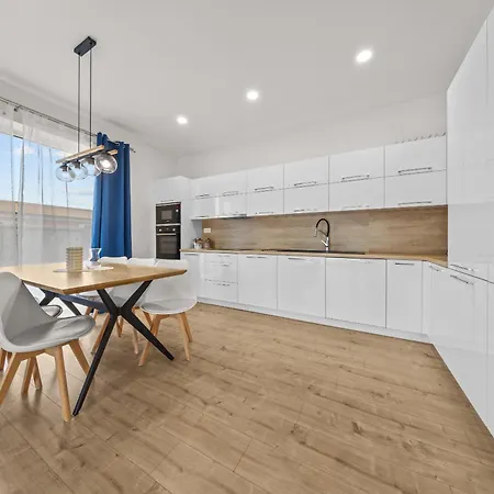 בית נופש Klimatizovany Apartmanovy Dom S Bazenom, 10b