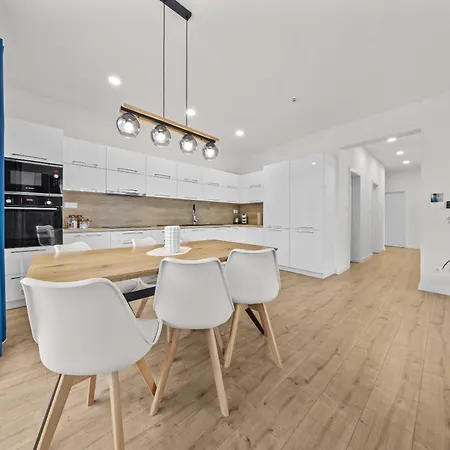 Hébergement de vacances Klimatizovaný Apartmánový Dom S Bazénom, 10b