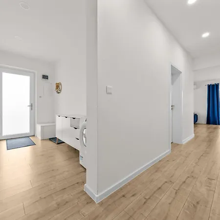 Klimatizovany Apartmanovy Dom S Vyhrievanym Bazenom, 10b سينيتش