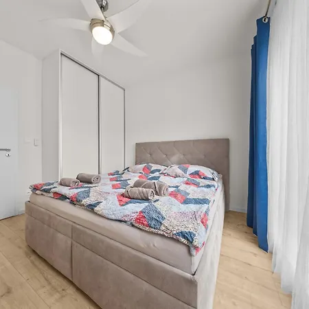 Klimatizovaný Apartmánový Dom S Bazénom, 10b *