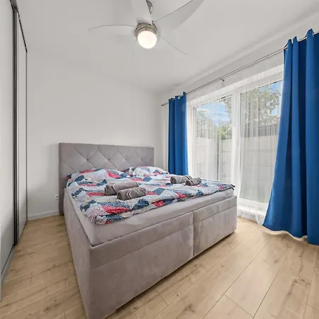 Klimatizovaný Apartmánový Dom S Bazénom, 10b Hébergement de vacances Senec