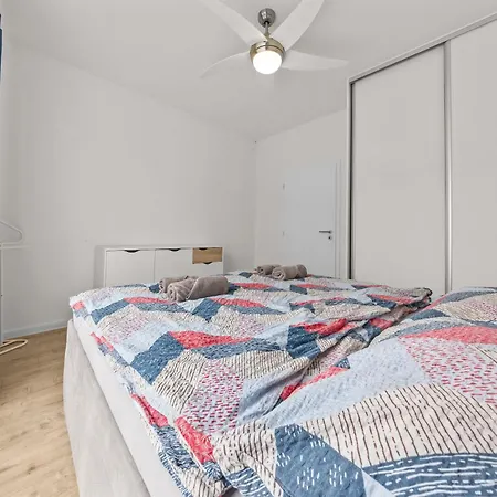 בית נופש Klimatizovany Apartmanovy Dom S Bazenom, 10b *