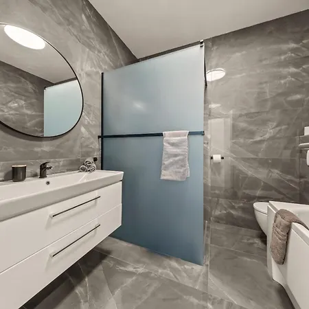 Klimatizovany Apartmanovy Dom S Vyhrievanym Bazenom, 10b