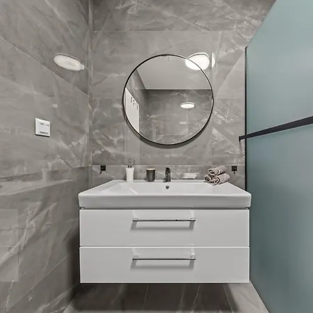 Klimatizovany Apartmanovy Dom S Bazenom, 10b *