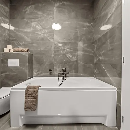 Klimatizovaný Apartmánový Dom S Bazénom, 10b *