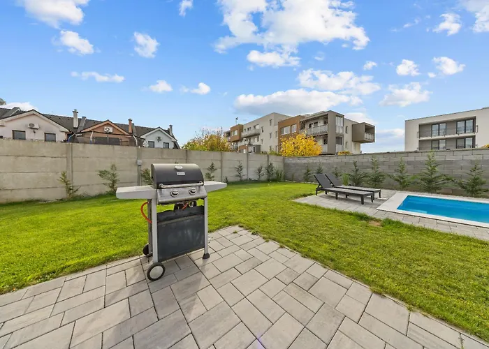 Klimatizovany Apartmanovy Dom S Vyhrievanym Bazenom, 10b 度假居