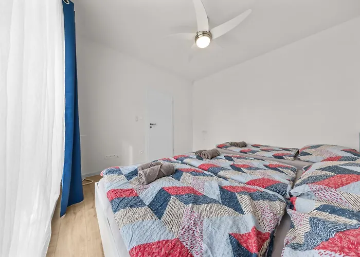 Klimatizovany Apartmanovy Dom S Vyhrievanym Bazenom, 10b